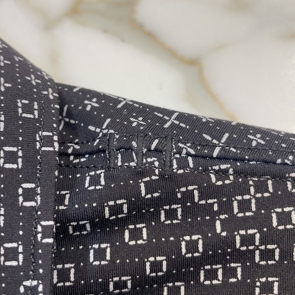 Lululemon Men’s Black & White Stretch Polo Shirt—Great Fabric! Excellent Cond. - Picture 7 of 7